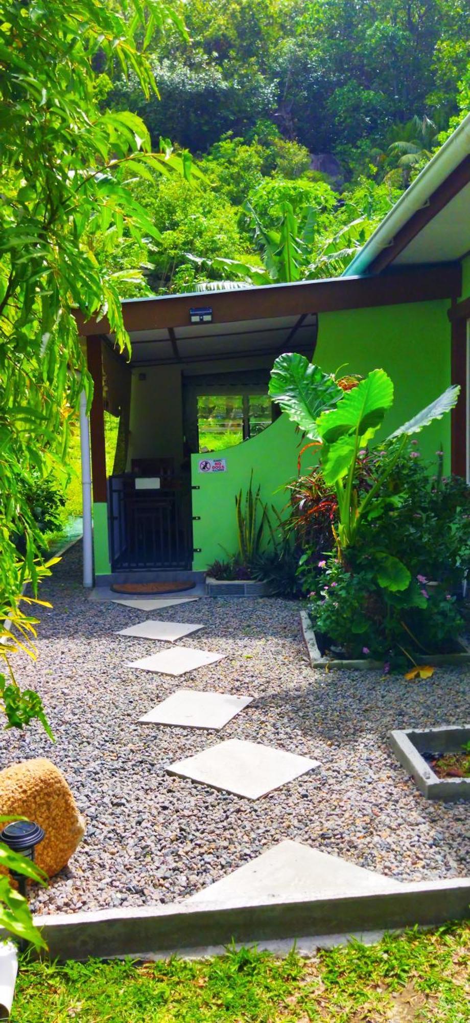 Dan Zoranz Self Catering Guest House La Digue Exterior photo