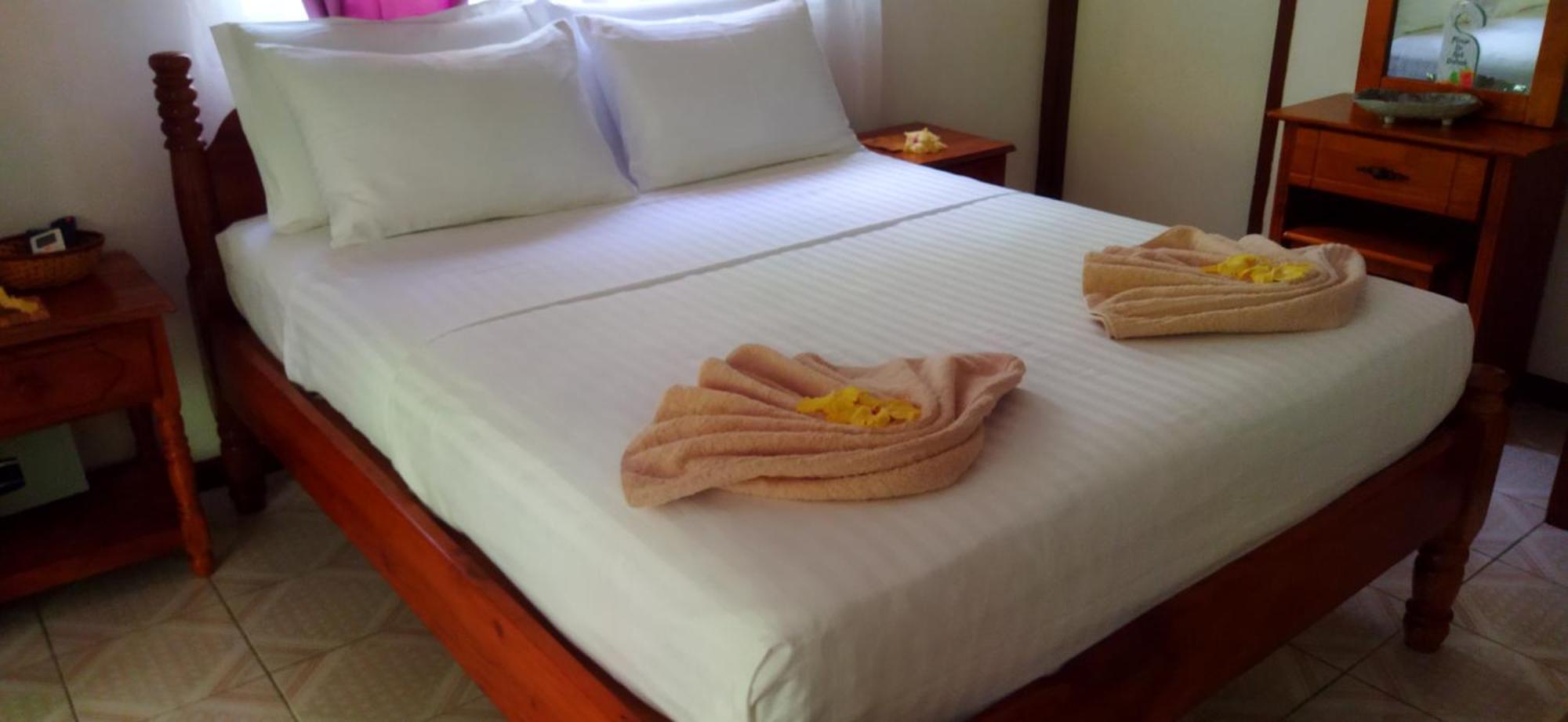 Dan Zoranz Self Catering Guest House La Digue Exterior photo
